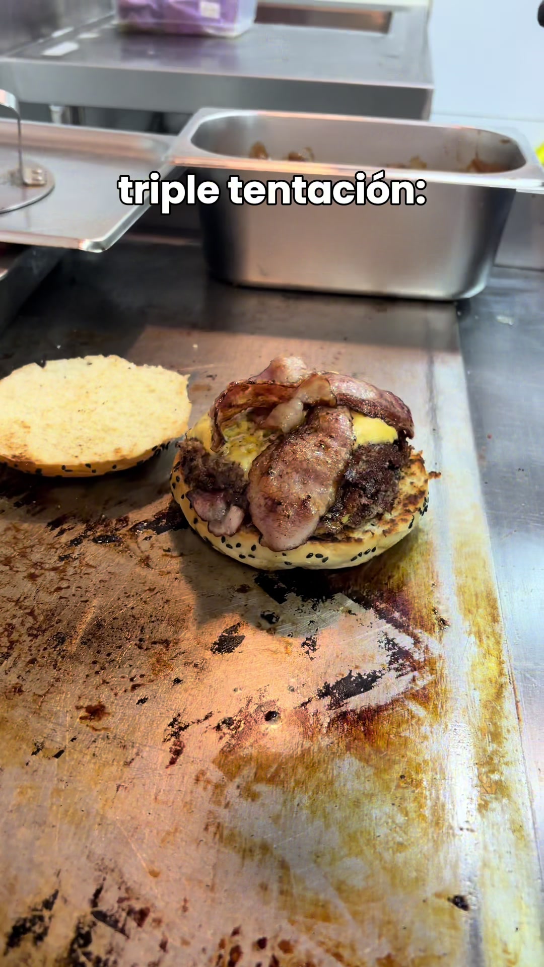 Tan malo es pedirse una hamburguesa triple? #sanguchon #hamburguesa #polemica